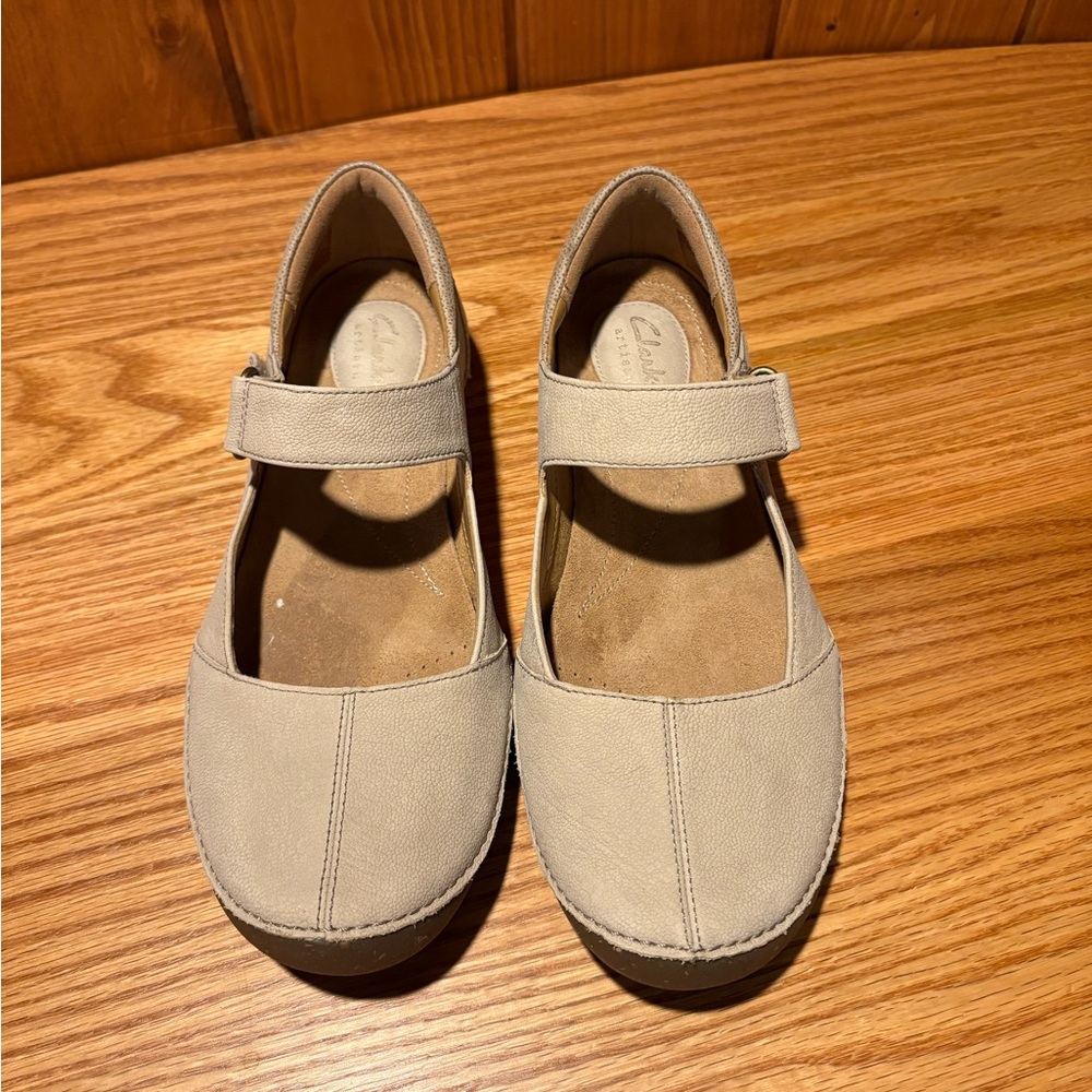 Clarks Artisan Classic Beige Mary Jane Shoes